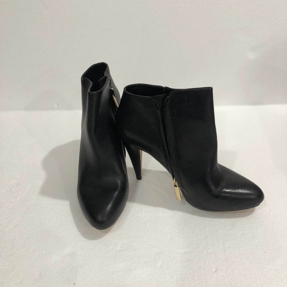 Women's pre-owned black ankle boot, excellent condition, sz  9, 4-inch heel
